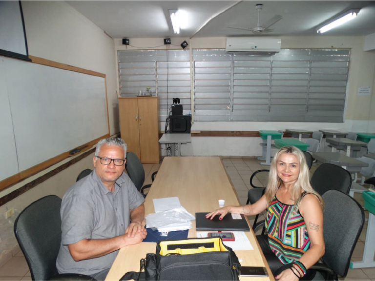 Adriane Siega Secretária da CPA apresenta os resultados da Comissão ao avaliador externo prof. Tarcísio Teixeira. Adriane Siega Secretária da CPA apresenta os resultados da Comissão ao avaliador externo prof. Tarcísio Teixeira.