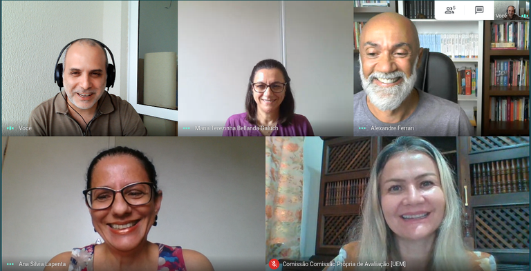 Membros da CPA e o Prof. Alexandre Ferrari, em reunião remota do processo de Avaliação para o Recredenciamento do Curso de Letras - Português/Francês da UEM. Membros da CPA e o Prof. Alexandre Ferrari, em reunião remota do processo de Avaliação para o Recredenciamento do Curso de Letras - Português/Francês da UEM.