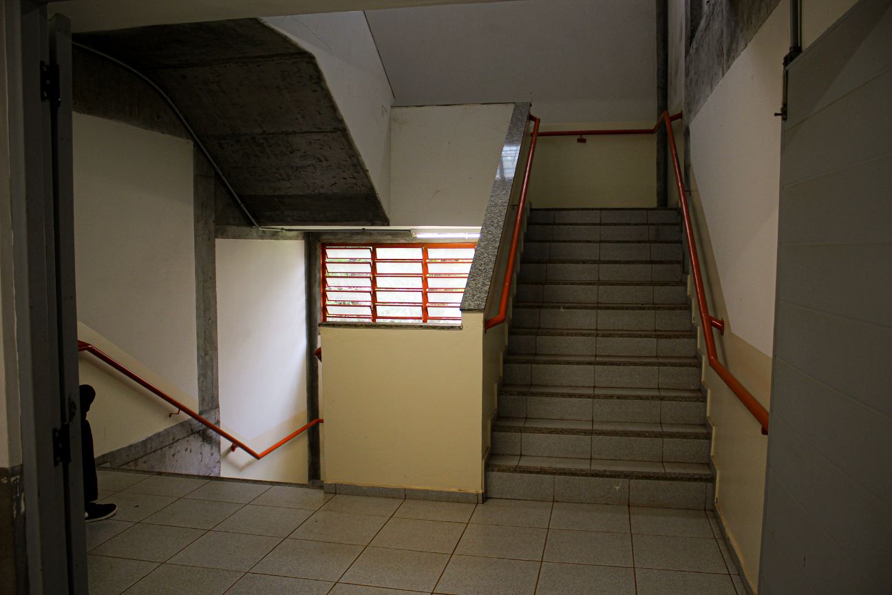 Escadas (2º andar)