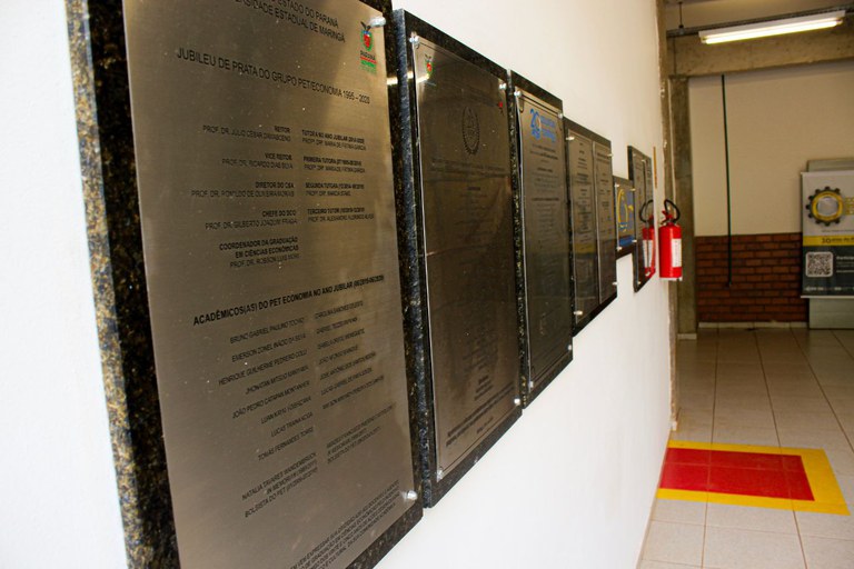 Placa Inaugurativa e Placas Comemorativas